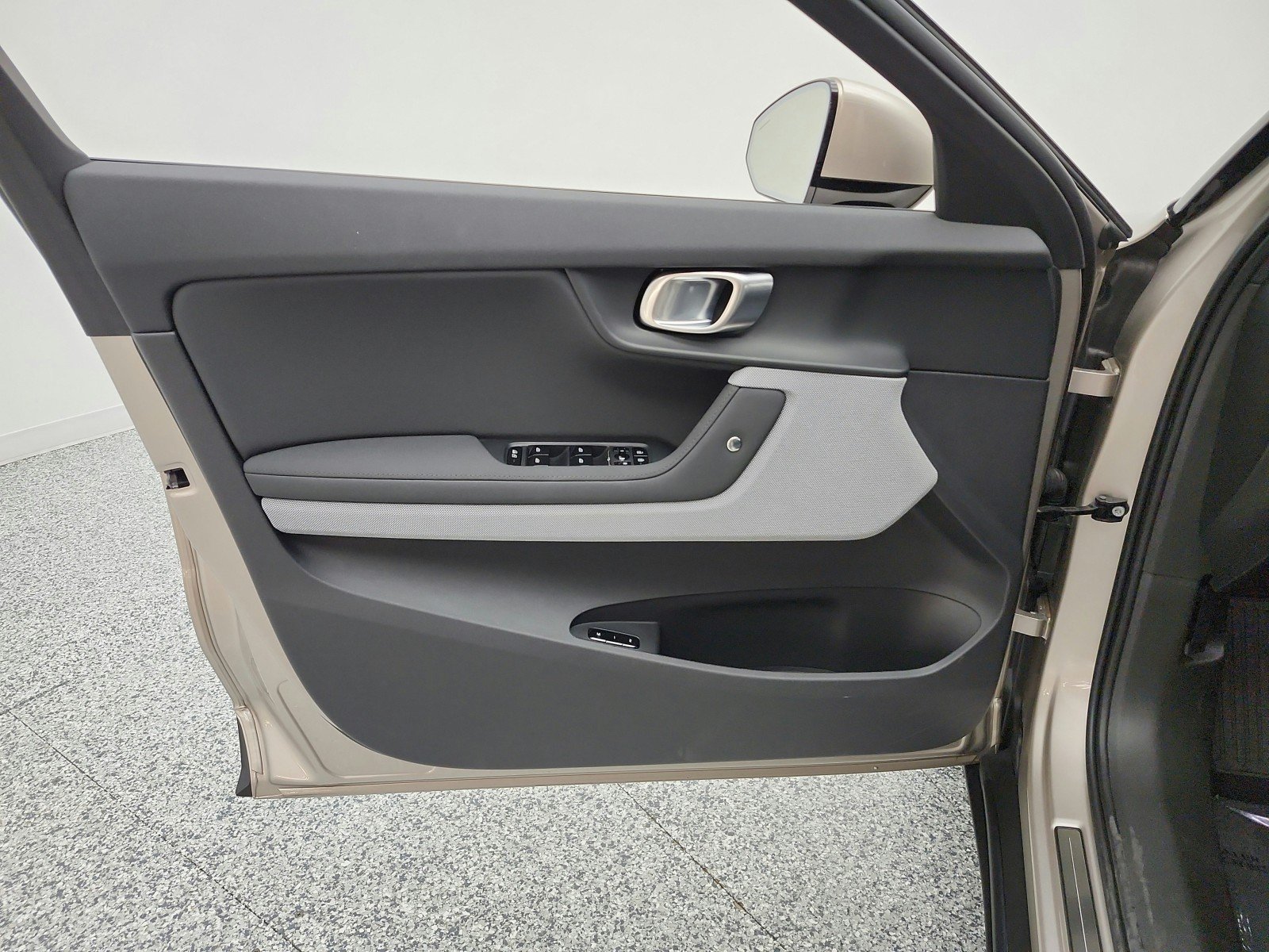 Used 2024 Jupiter Metallic Polestar  image 12