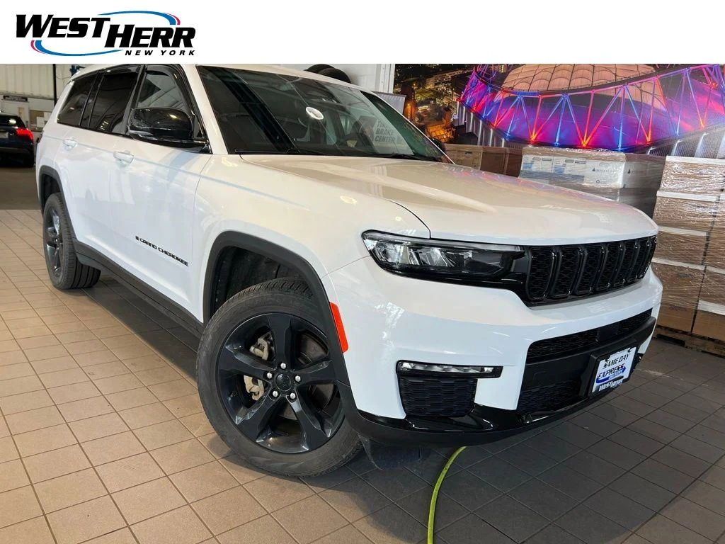 Used 2024 Wh Jeep Limited image 1