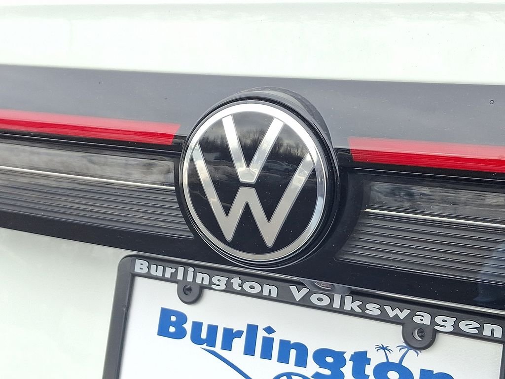 Used 2025 White Volkswagen 1.5T SE Black image 31