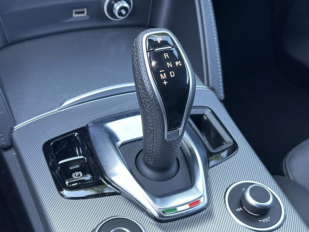 Used 2025 Moonlight Gray Alfa Romeo Veloce image 23