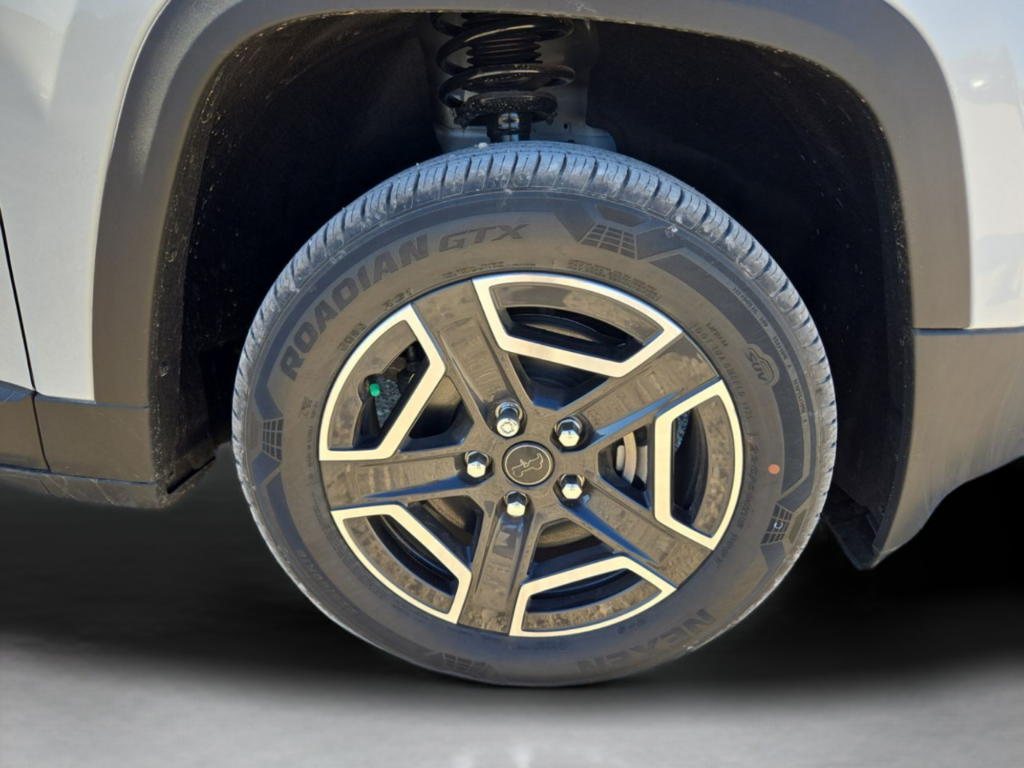 New 2026 Bright White Clear-Coat Exterior Paint Jeep Laredo image 44