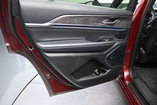 Used 2022 Velvet Jeep Overland image 15
