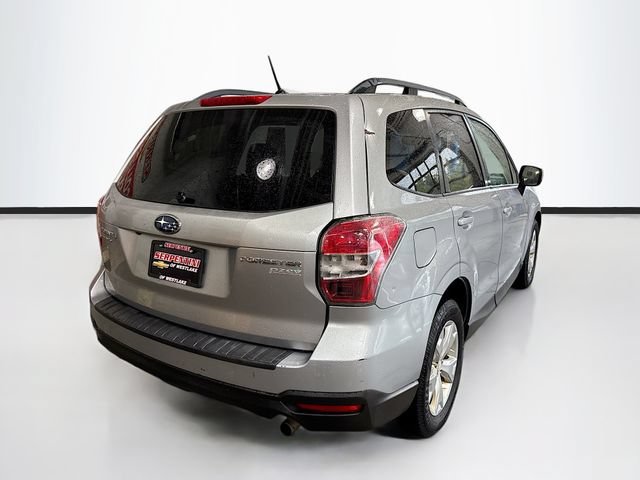 Used 2014  Subaru 2.5i Premium image 6