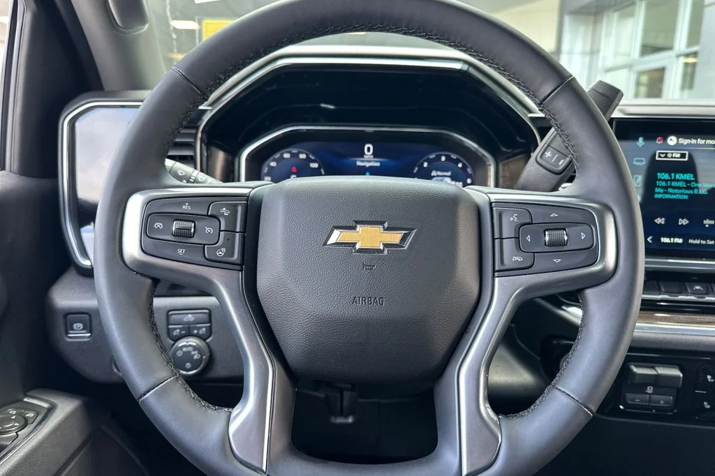 Used 2025 White Chevrolet LT image 22
