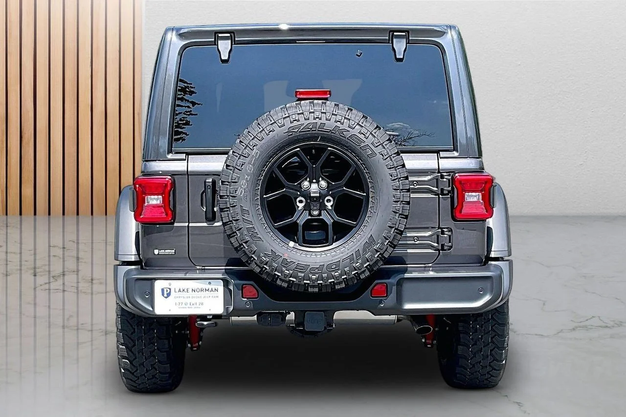 New 2026 Granite Crystal Metallic Clear-Coat Exterior Paint Jeep Sport image 8