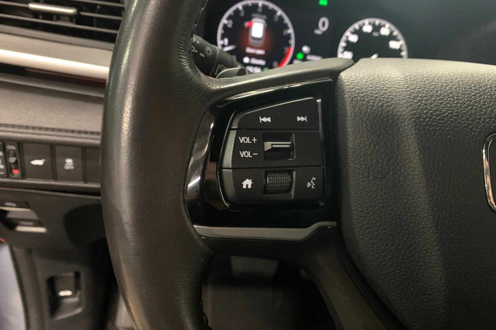 Certified Used 2025  Honda Sport-L image 28
