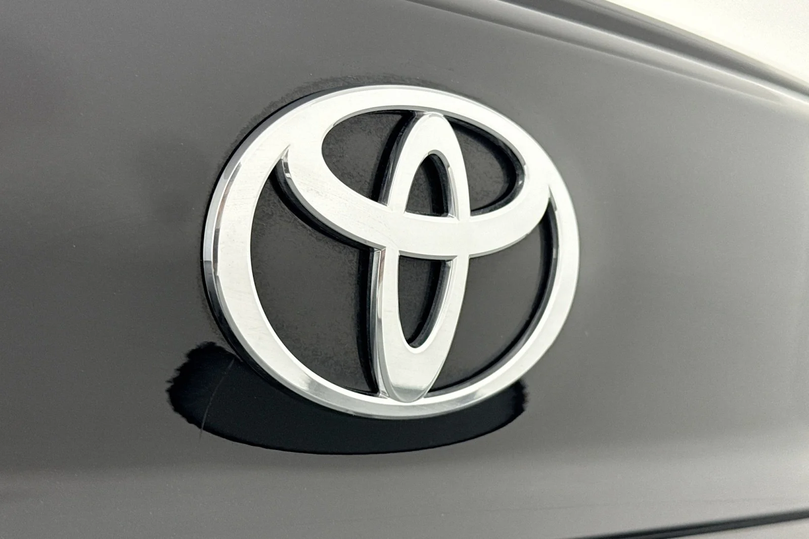 Used 2025 MIDNIGHT BLACK Toyota SE image 8