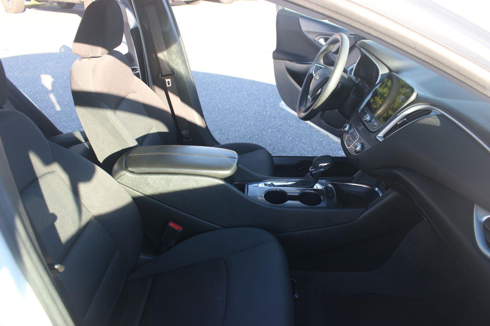 Used 2024 Summit White Chevrolet 1LT image 32