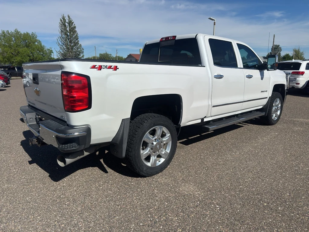 Used 2019 WHITE Chevrolet LTZ image 6