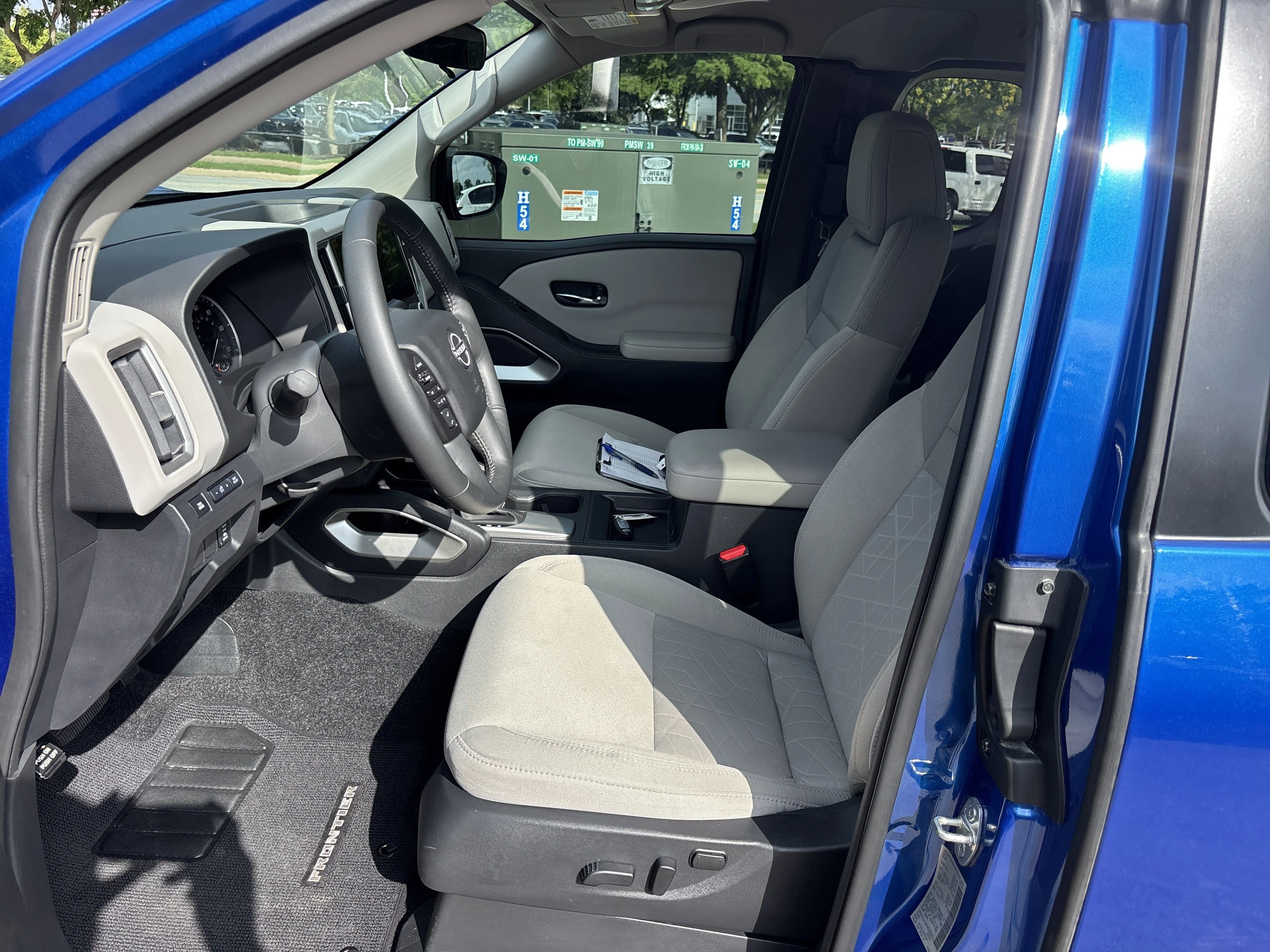 Used 2025 Bluestone Pearl Nissan SV image 14