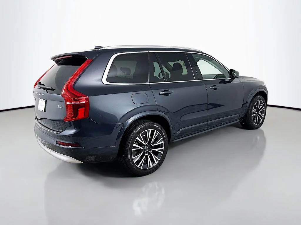 Used 2022 Gray Metallic Volvo T6 Momentum image 9