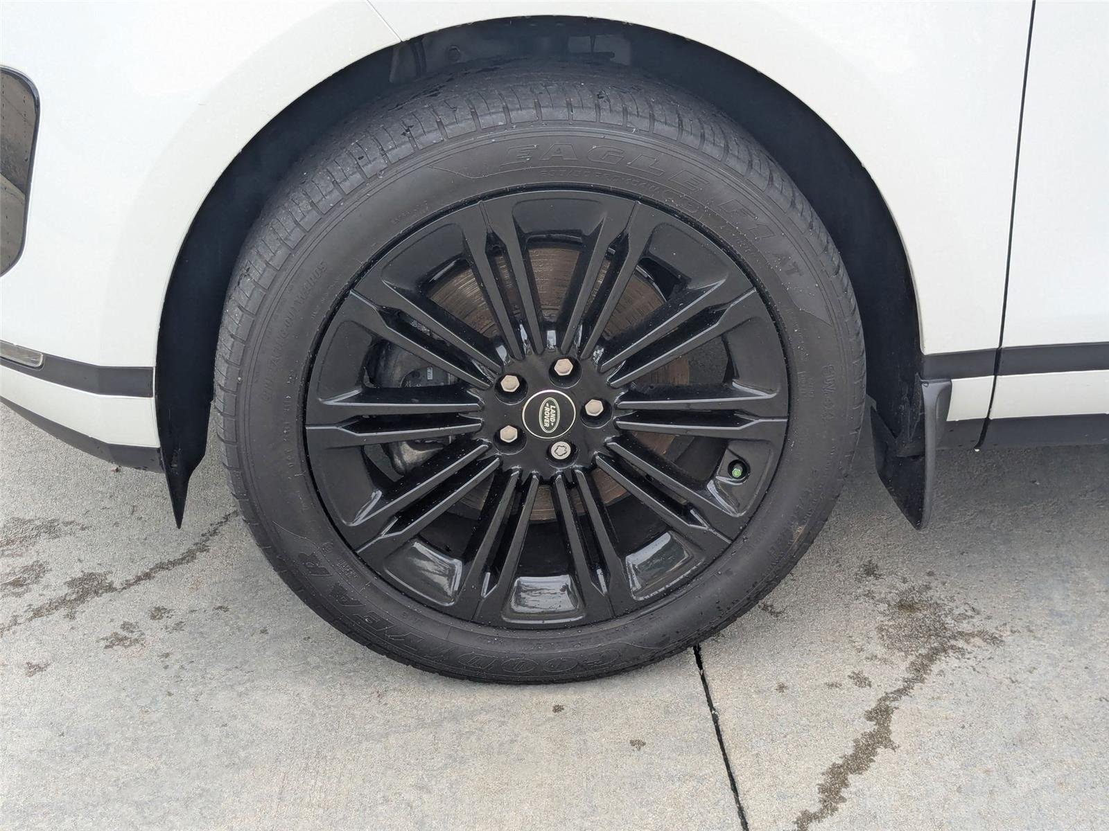 Used 2024 Fuji White Land Rover Core S image 10