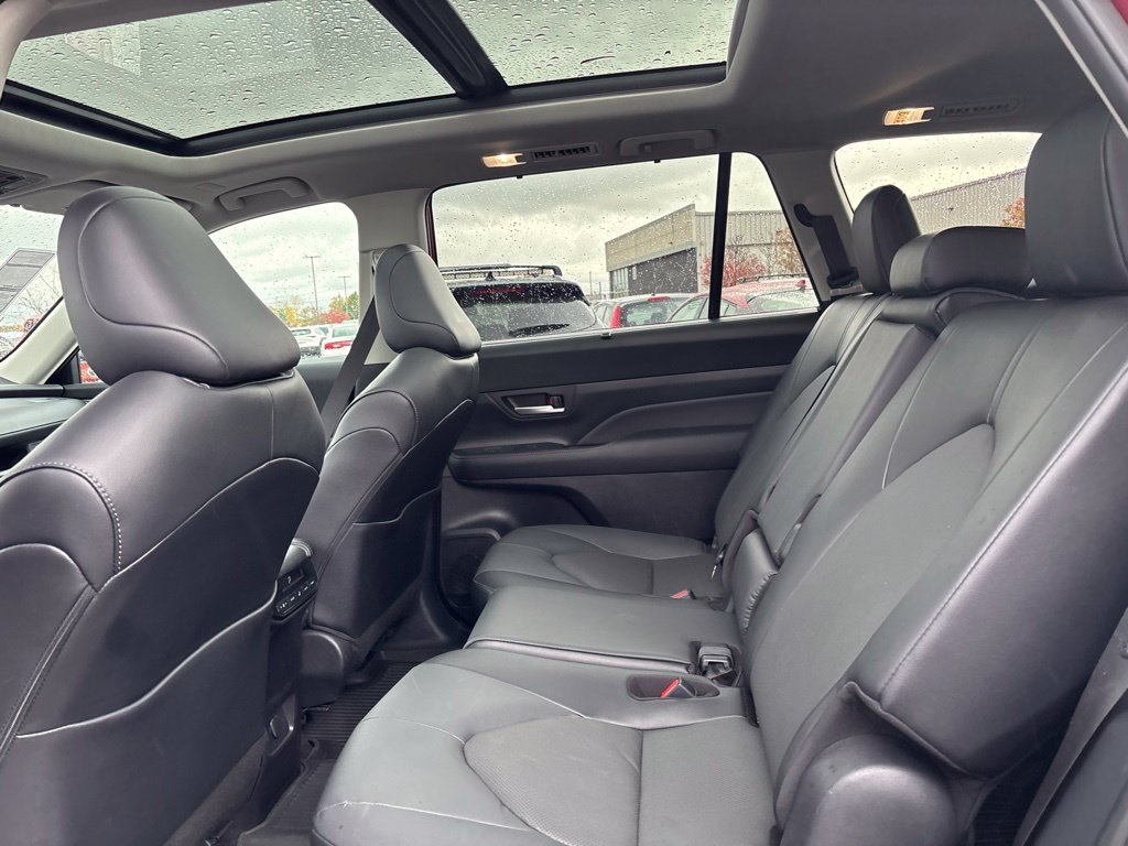Used 2025  Toyota XLE image 11