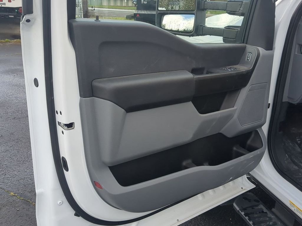 2024 Ford F-550 Super Duty Chassis Cab XL - Photo 45