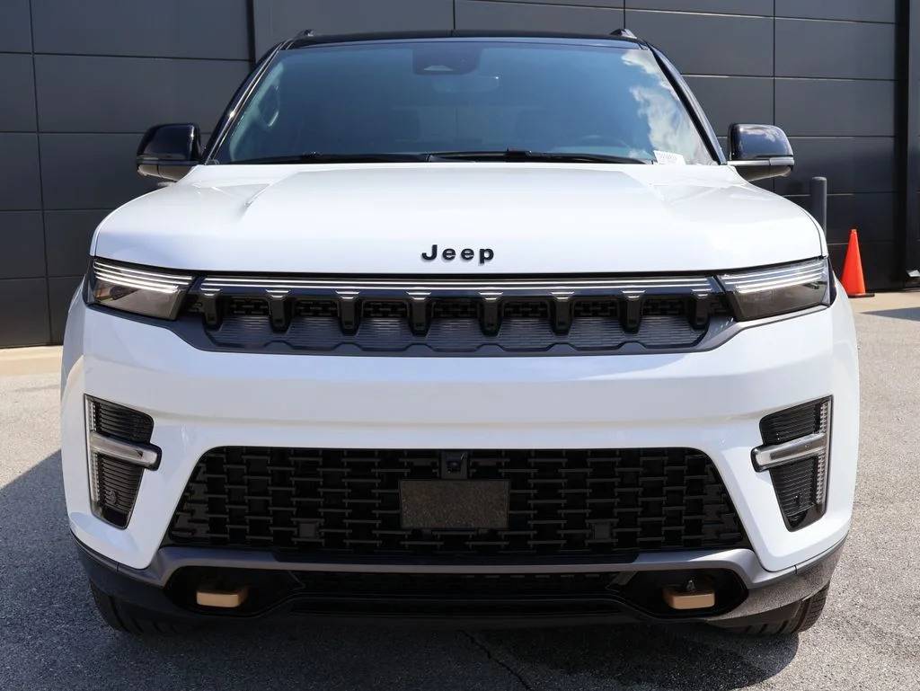 New 2026 Bright White Clear-Coat Exterior Paint Jeep 85th Anniversary Edition image 7