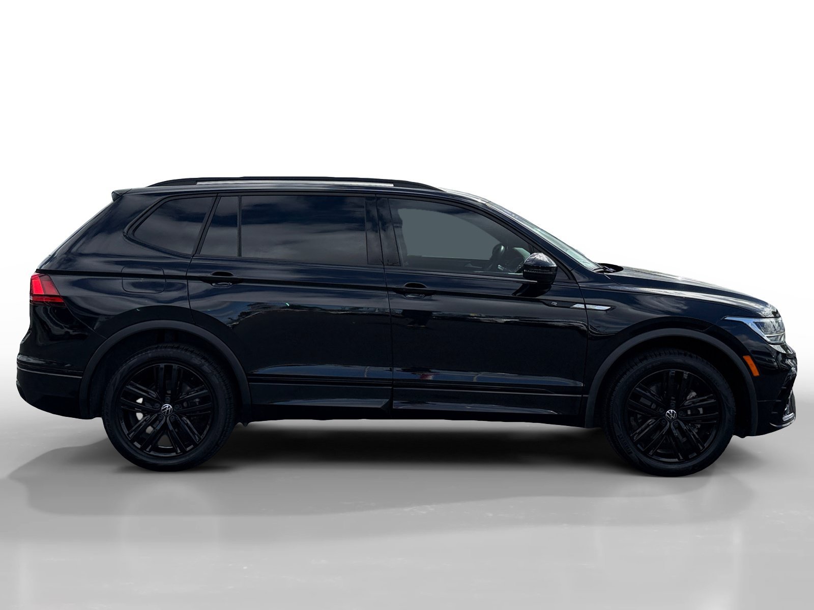 Certified Used 2022 Deep Black Pearl Volkswagen 2.0T SE R-Line Black image 6