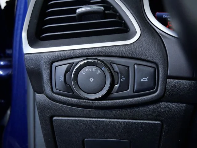 Used 2016 Blue Ford SEL image 27