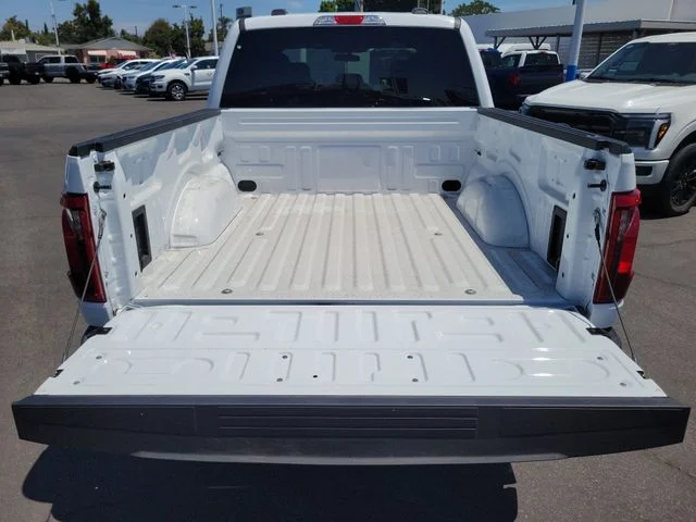 New 2026 Oxford White Ford XLT image 7