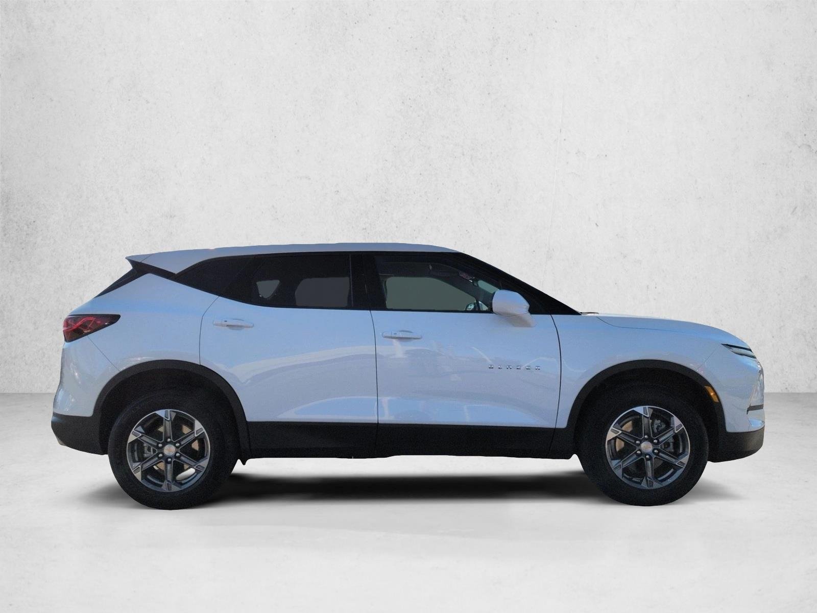 Used 2025 Summit White Chevrolet LT image 4