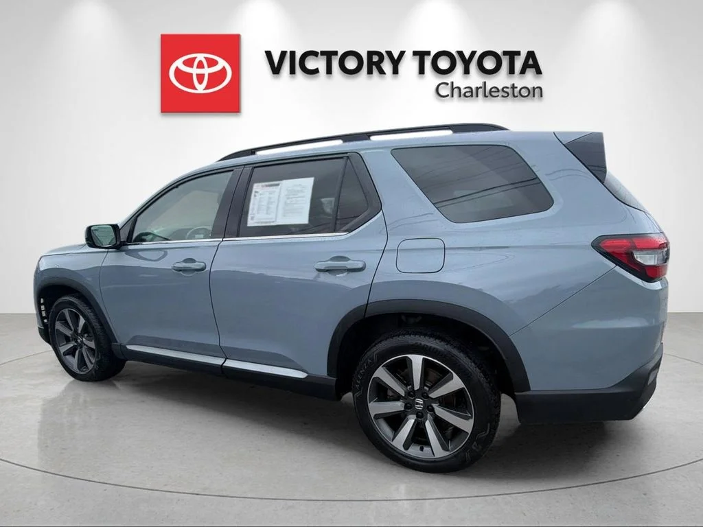 Used 2023  Honda Touring image 3