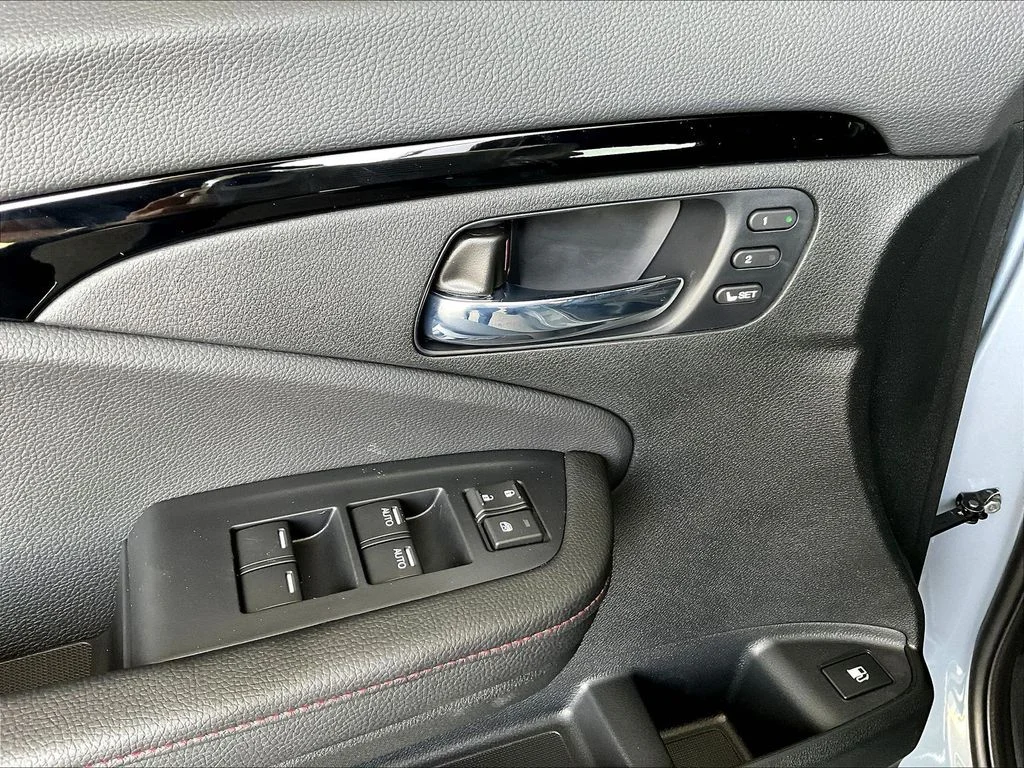 New 2026 Sonic Gray Pearl Honda Black Edition image 17
