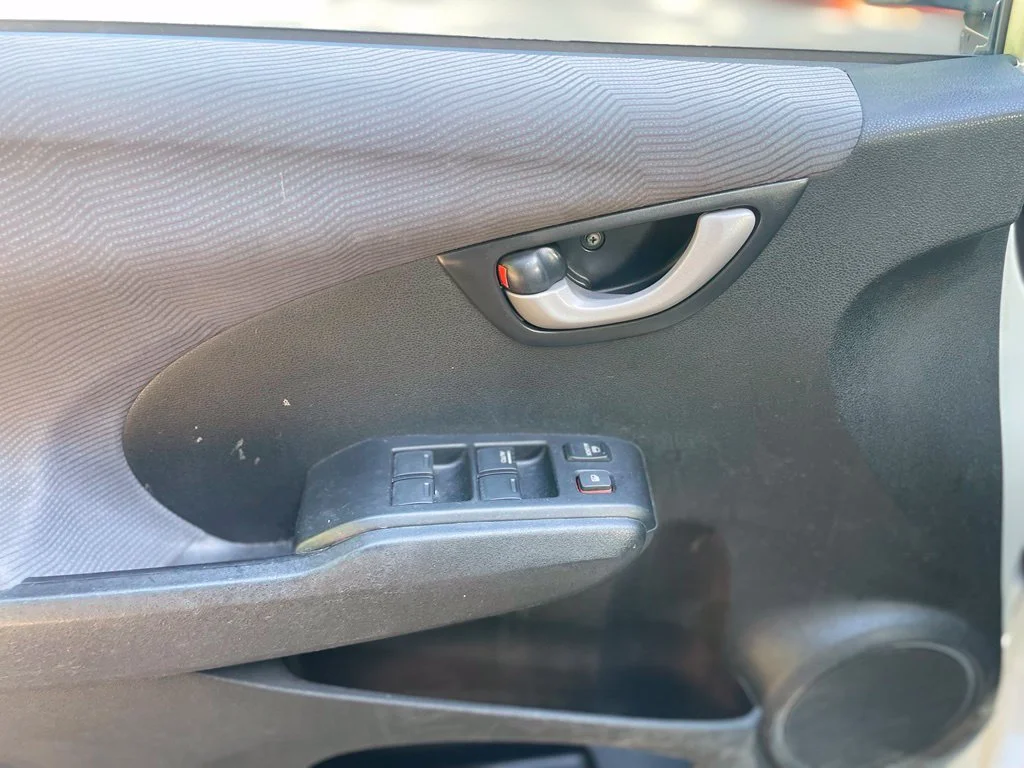 Used 2010 White Honda Base image 9