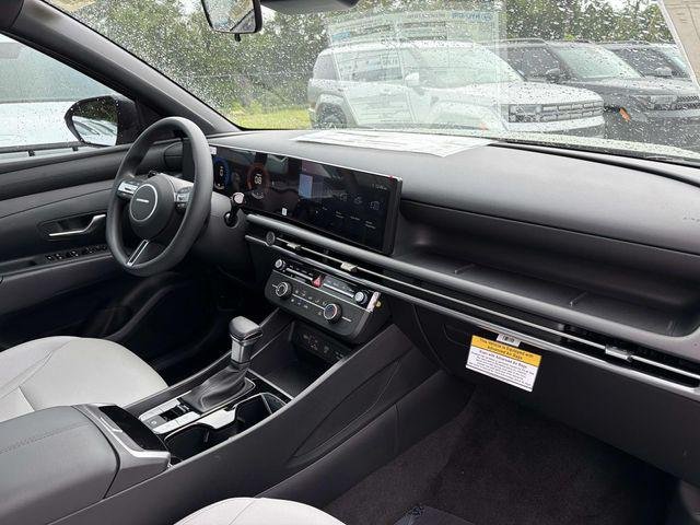 New 2027 Green Hyundai SE FWD image 15