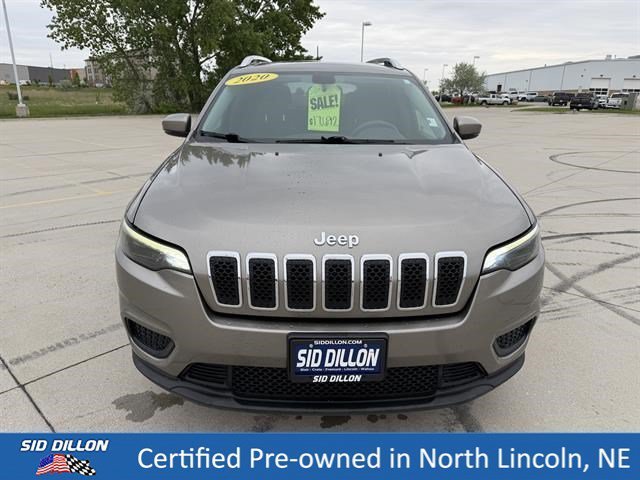 Used 2020 Light Brownstone Pearlcoat Jeep Latitude image 4