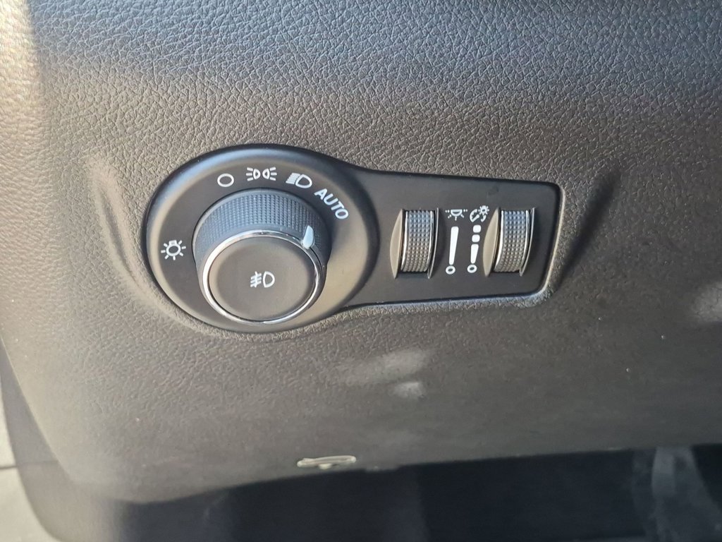 Used 2024 Silver Jeep Trailhawk image 20
