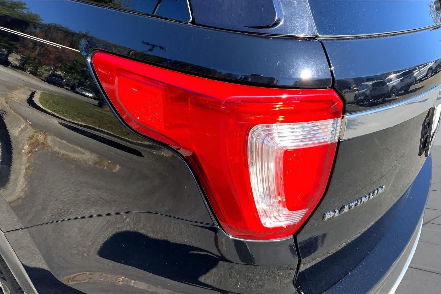Used 2017 Shadow Black Ford Platinum image 28