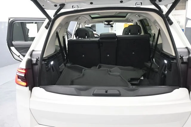 Used 2023 White BMW xDrive40i image 26