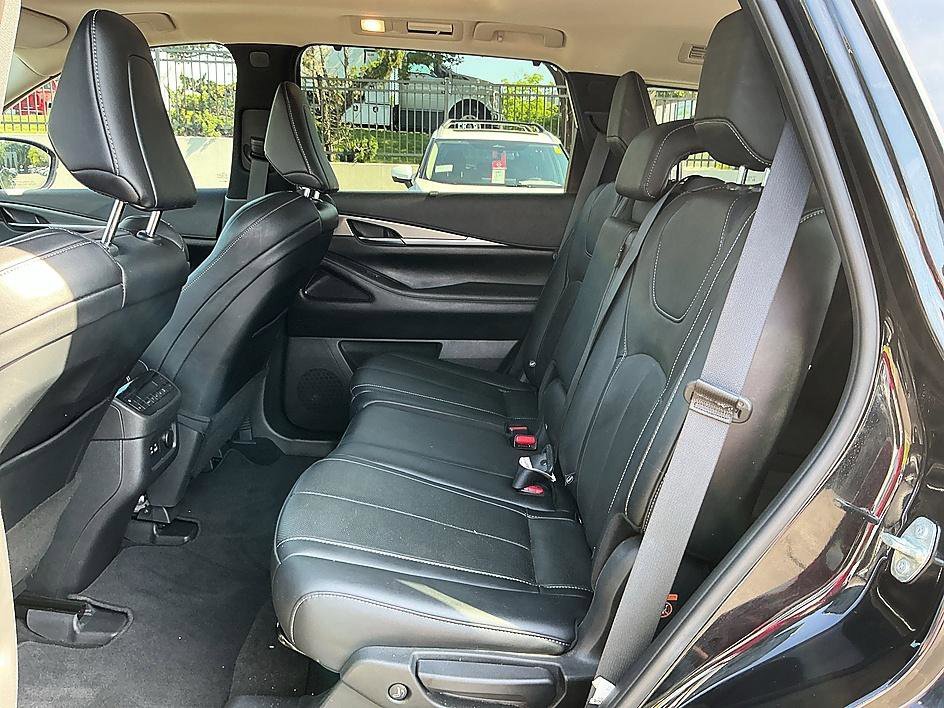 Used 2023 Mineral Black INFINITI LUXE image 25