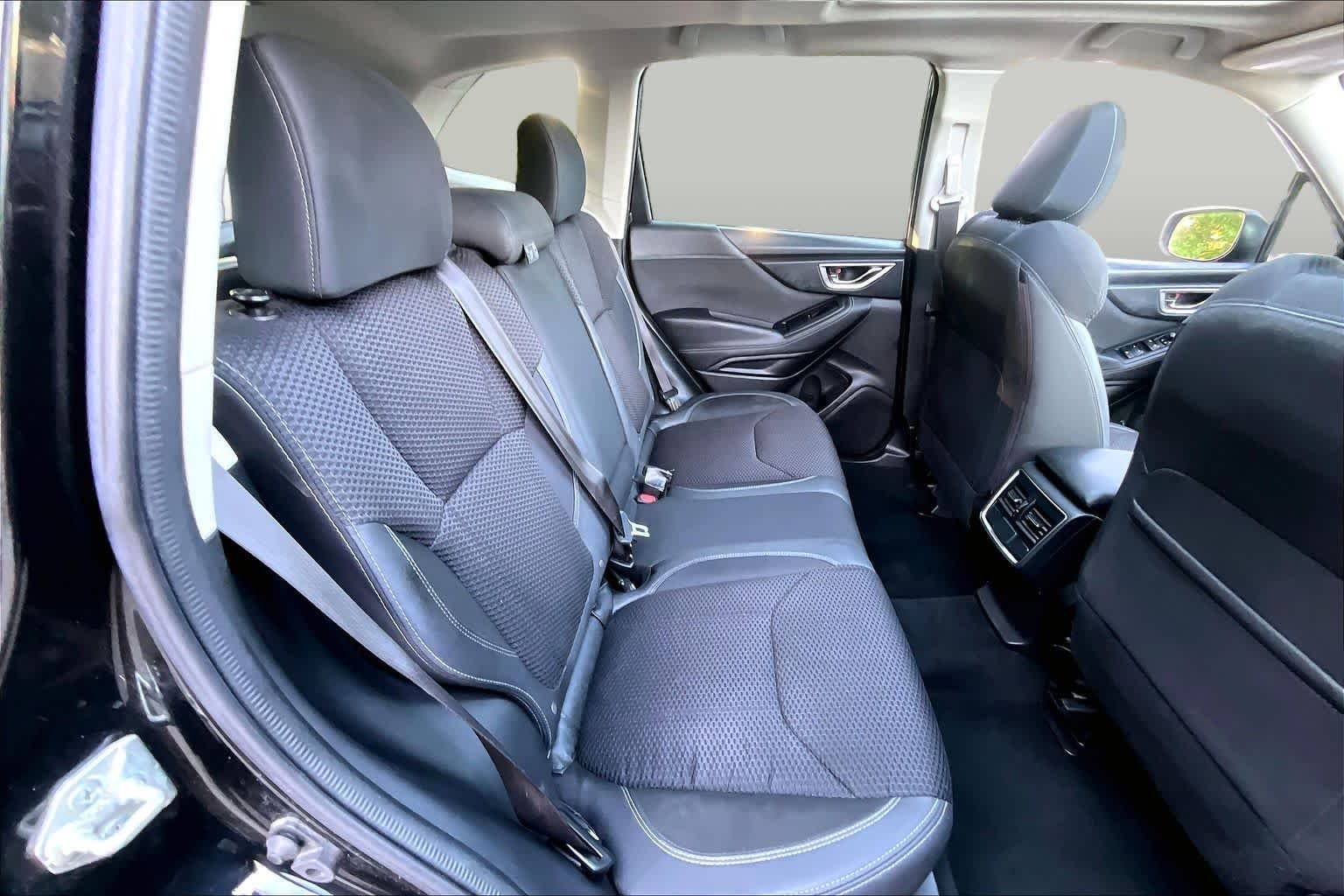 Used 2021 Crystal Black Silica Subaru Premium image 19