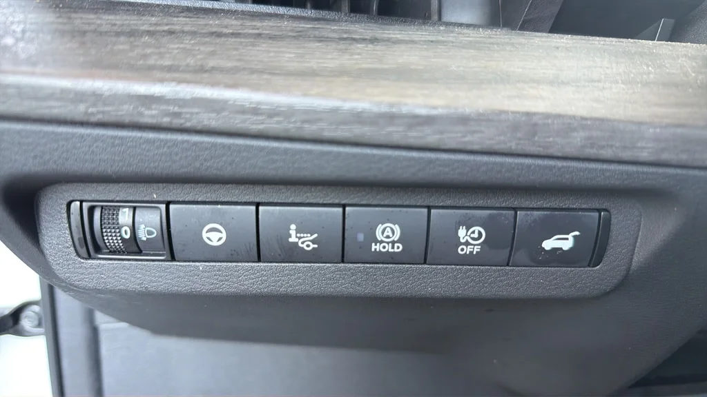 Used 2023 Everest White Pearl Tricoat Black Diamond Pearl Nissan Premiere image 23