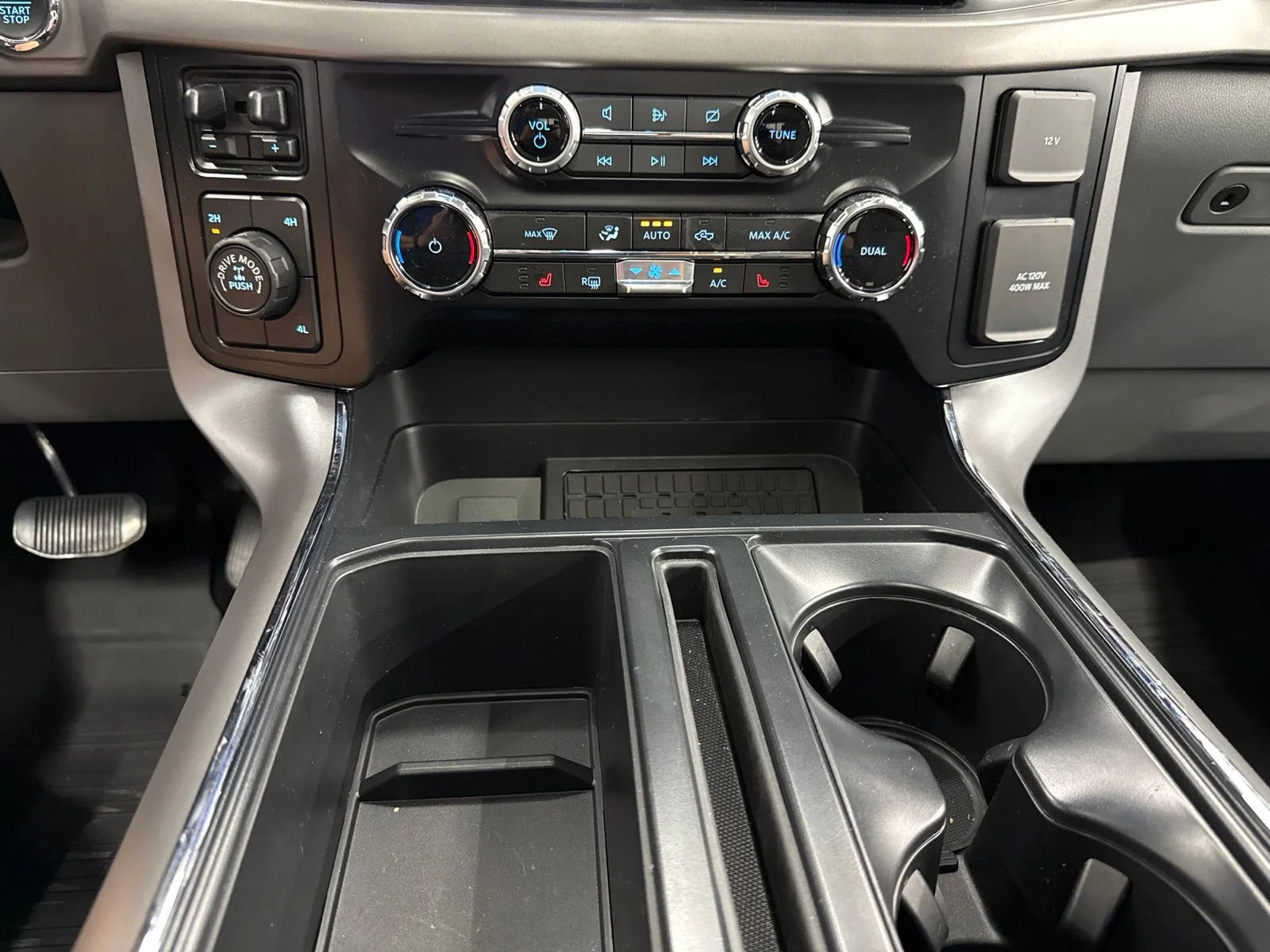 Used 2024 Blue Metallic Ford XLT image 25