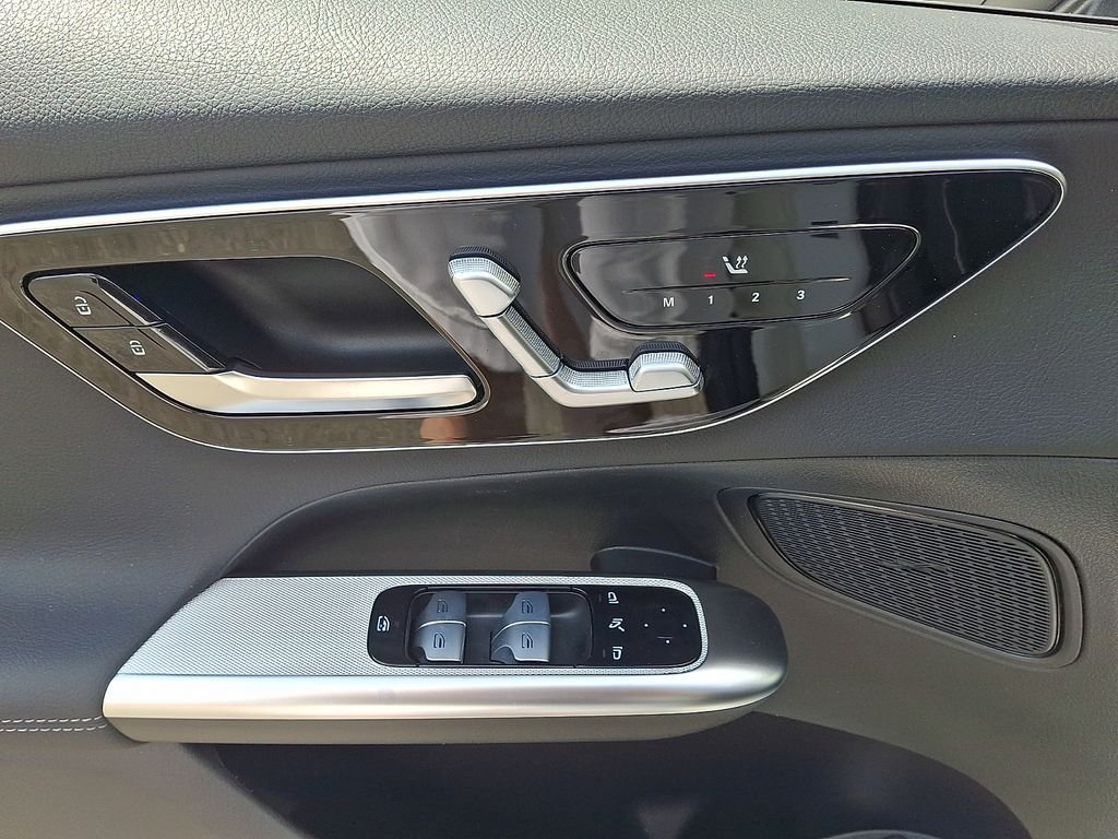 New 2026 Polar White Mercedes-Benz GLC 300 image 9