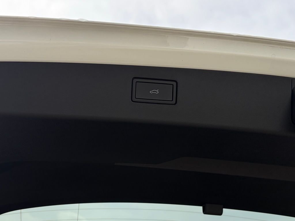 New 2026 Opal White W/Deep Black Roof Volkswagen 2.0T SE R-Line Black image 29