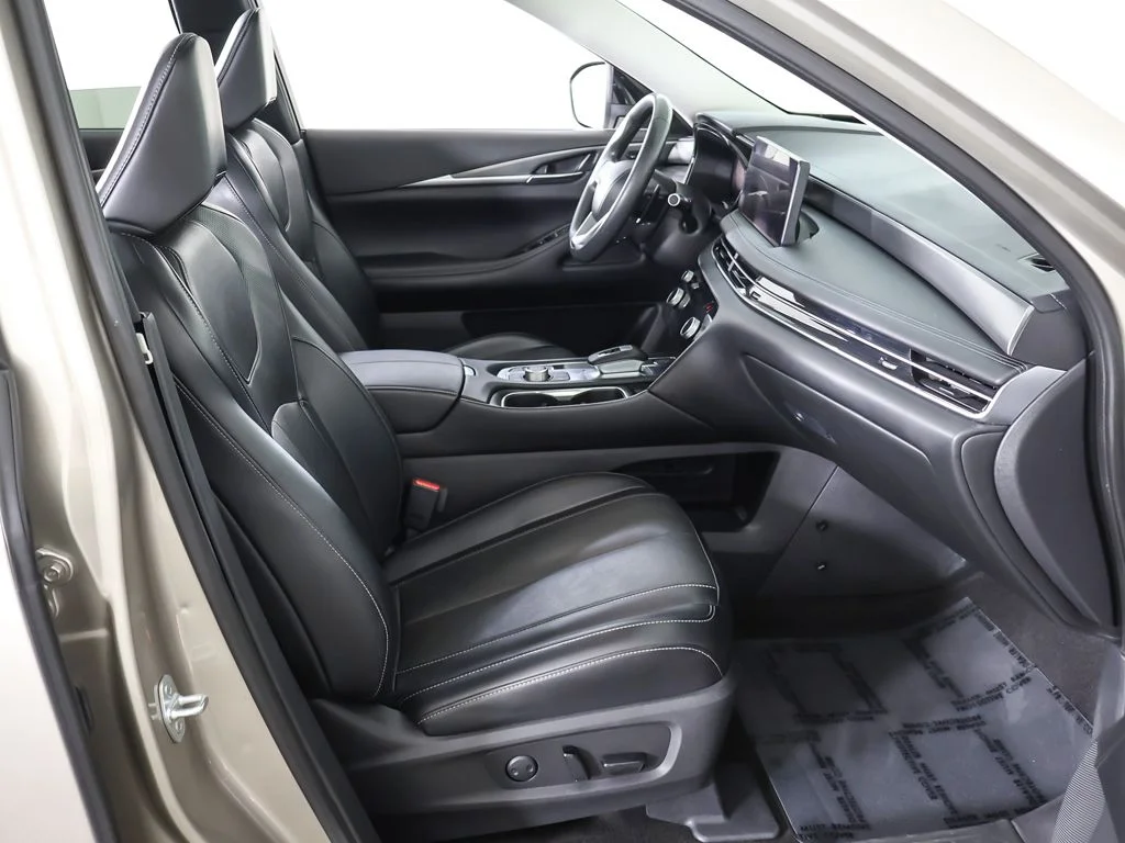 Used 2023 Titanium INFINITI LUXE image 35