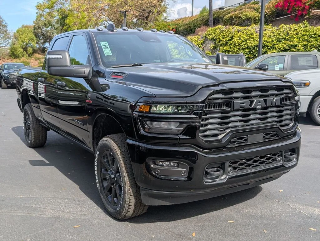 New 2026 Diamond Black Crystal Pearl-Coat Exterior Paint RAM Big Horn image 3