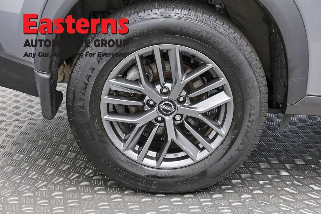 Used 2023 Gray Nissan S image 31