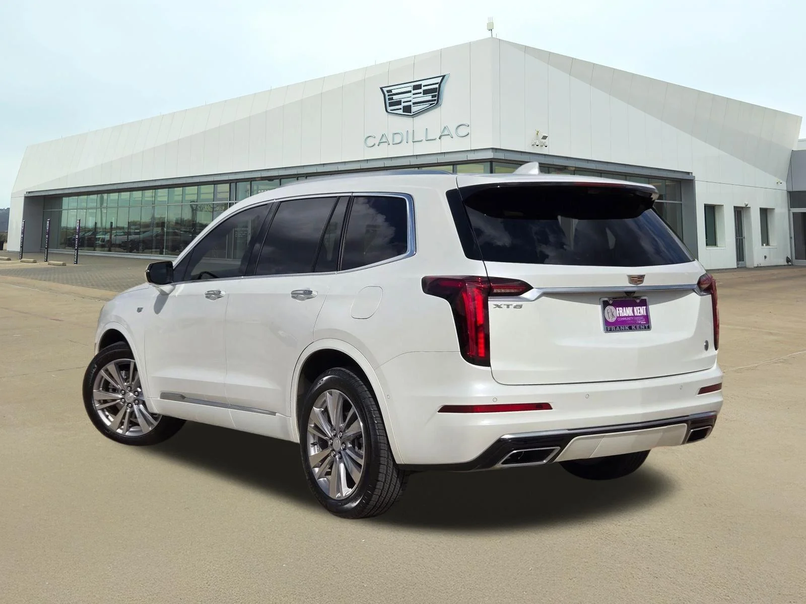 Used 2023 Crystal White Tricoat Cadillac FWD Premium Luxury image 4