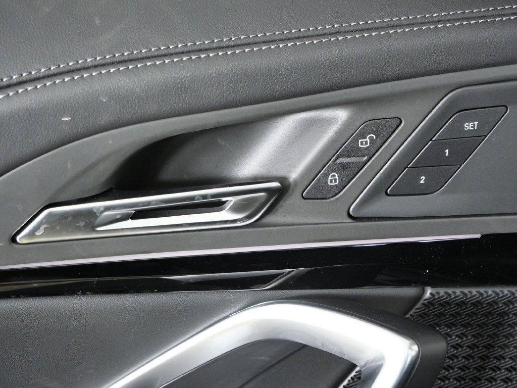 Used 2026 Jet Black BMW xDrive28i image 36