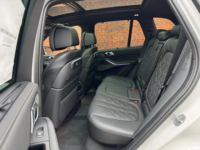 Used 2026 White BMW M60i image 23