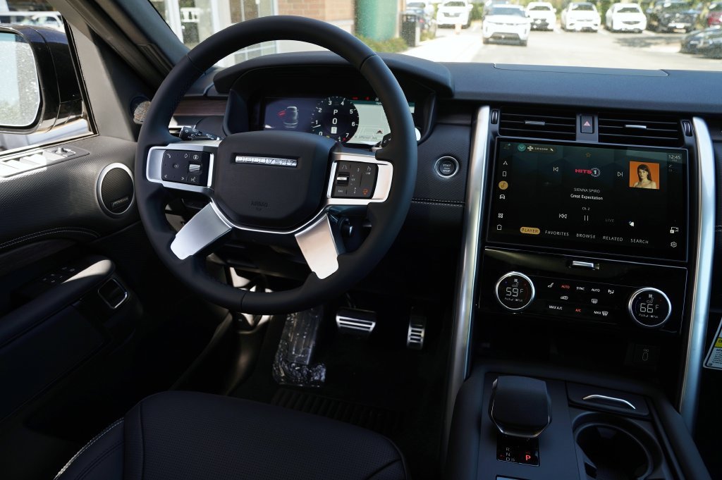 New 2026 Fuji White Land Rover Dynamic SE image 14