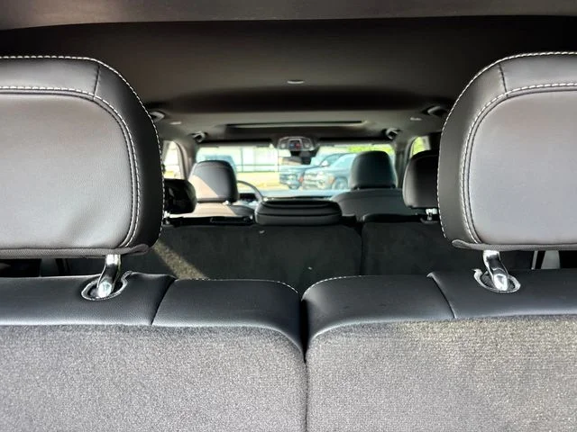 New 2026 Bright White Clear-Coat Exterior Paint Jeep Altitude image 35