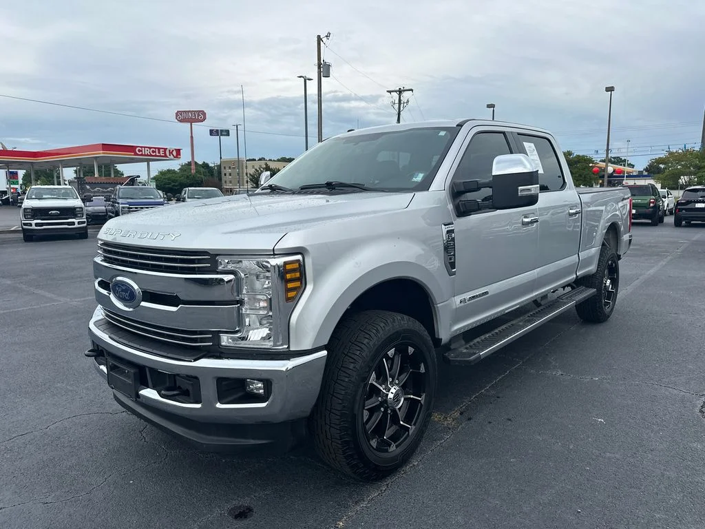 Used 2018 Silver Ford Lariat image 3