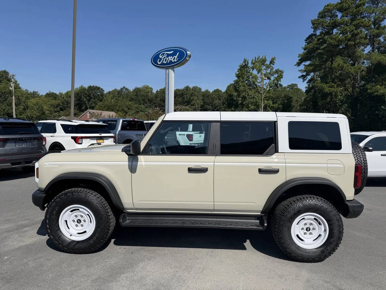 New 2026 Desert Sand Ford Heritage Edition 4x4 4dr SUV image 24