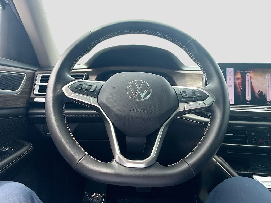 Used 2025  Volkswagen 2.0T SEL image 12