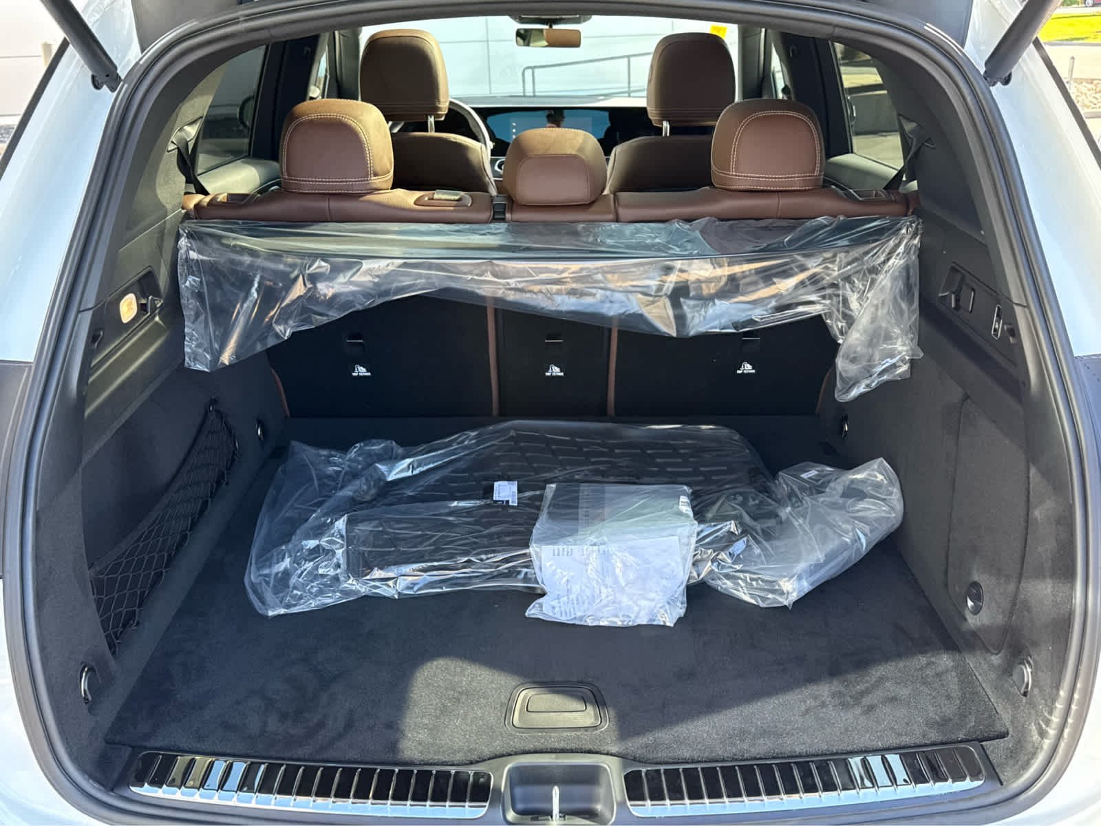 New 2027 MANUFAKTUR Moonlight White Metallic Mercedes-Benz GLE 450 image 9