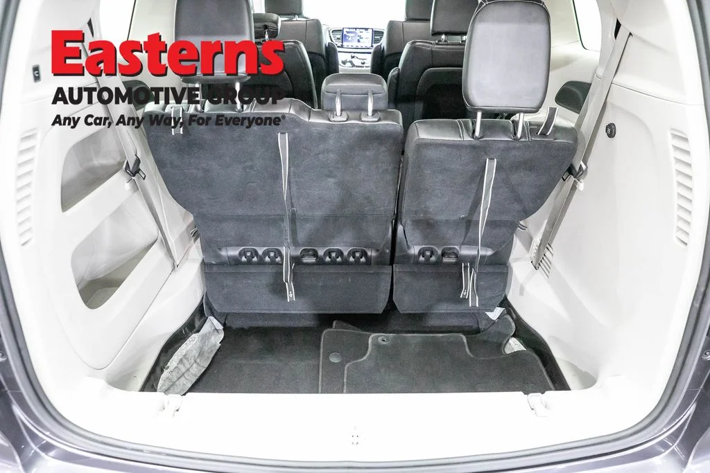 Used 2023 Gray Chrysler Touring L image 9